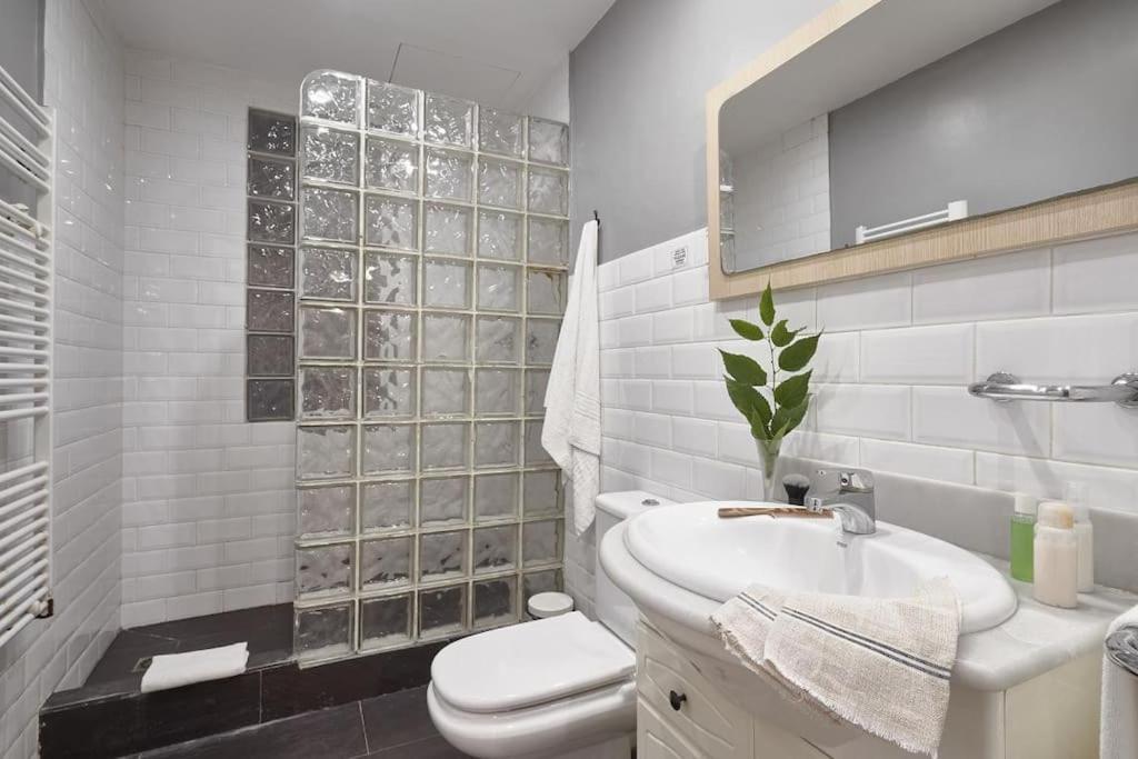 Magnificent 4 Bedroom Apartment In Eixample Barcelone Extérieur photo