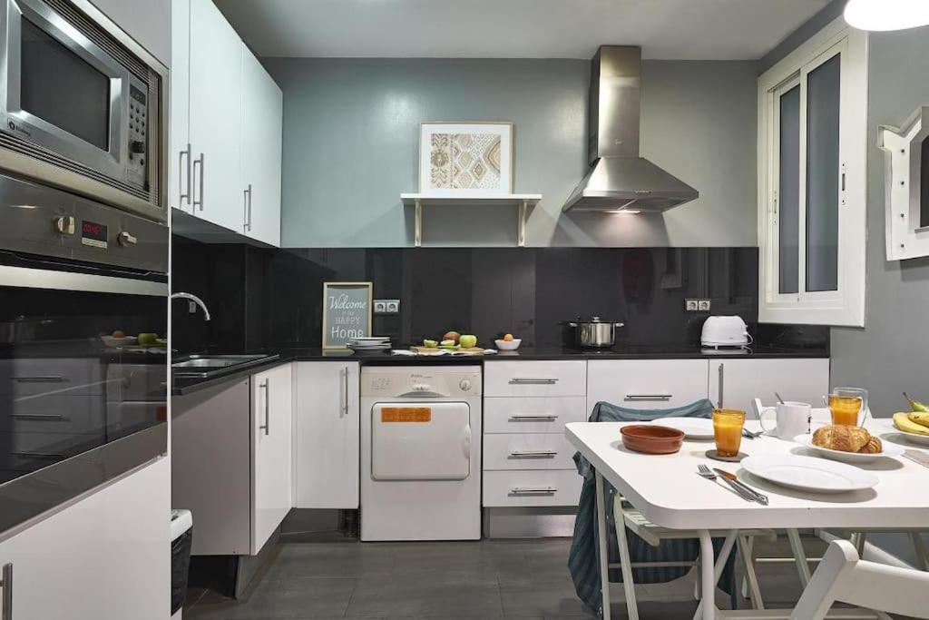 Magnificent 4 Bedroom Apartment In Eixample Barcelone Extérieur photo