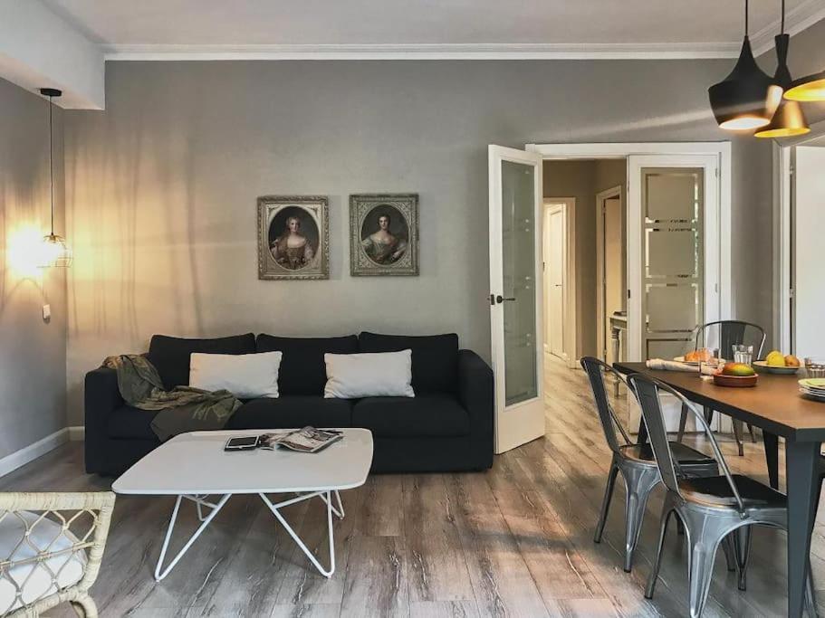 Magnificent 4 Bedroom Apartment In Eixample Barcelone Extérieur photo